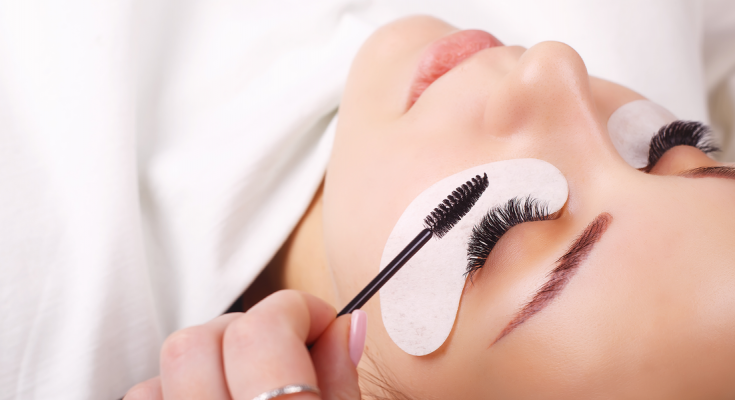how long can eyelash extensions last